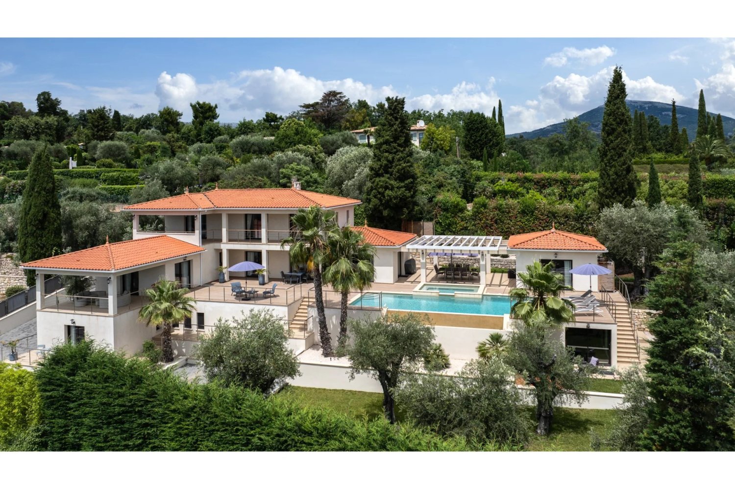 4 bedrooms Villa in Chateauneuf-Grasse, France No. 665