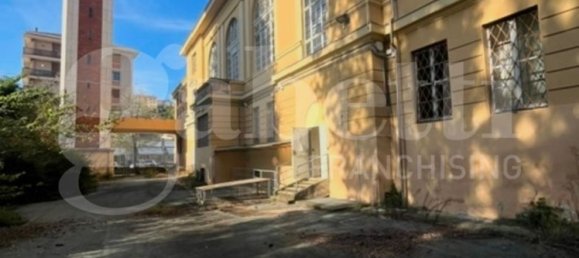 Oficina en Biella, Italy 1728 m² No. 165258 5