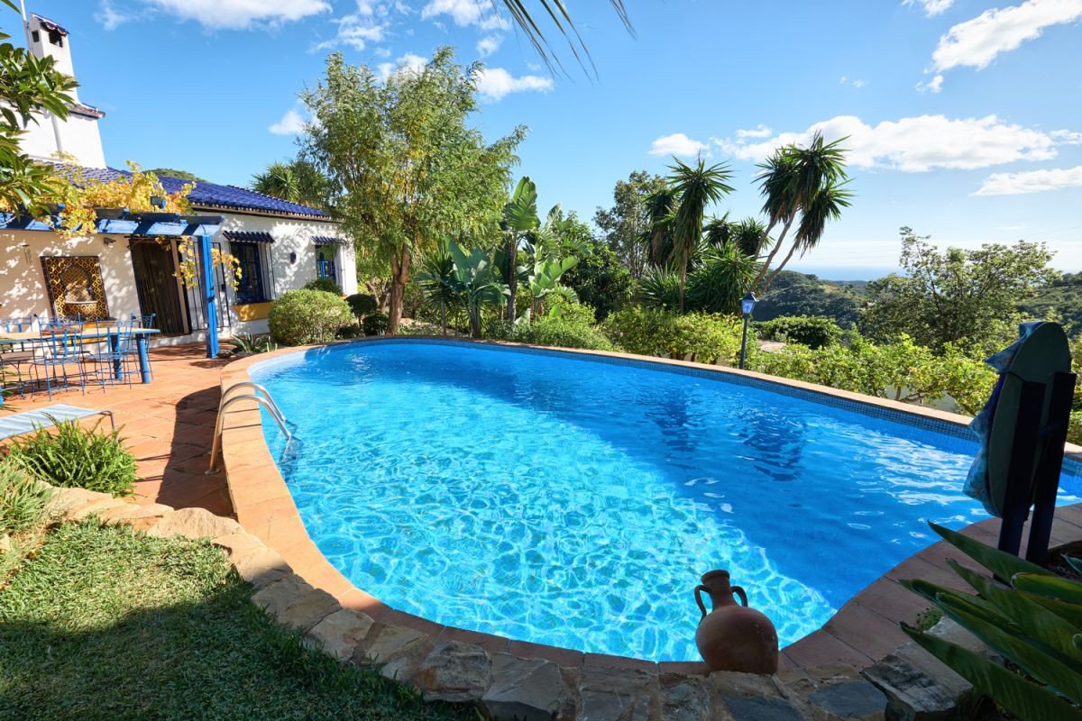 2 bedrooms Villa in Estepona, Spain No. 2867