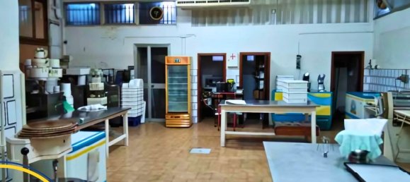 640m² Commercial property in Latiano, Italy No. 185670 21