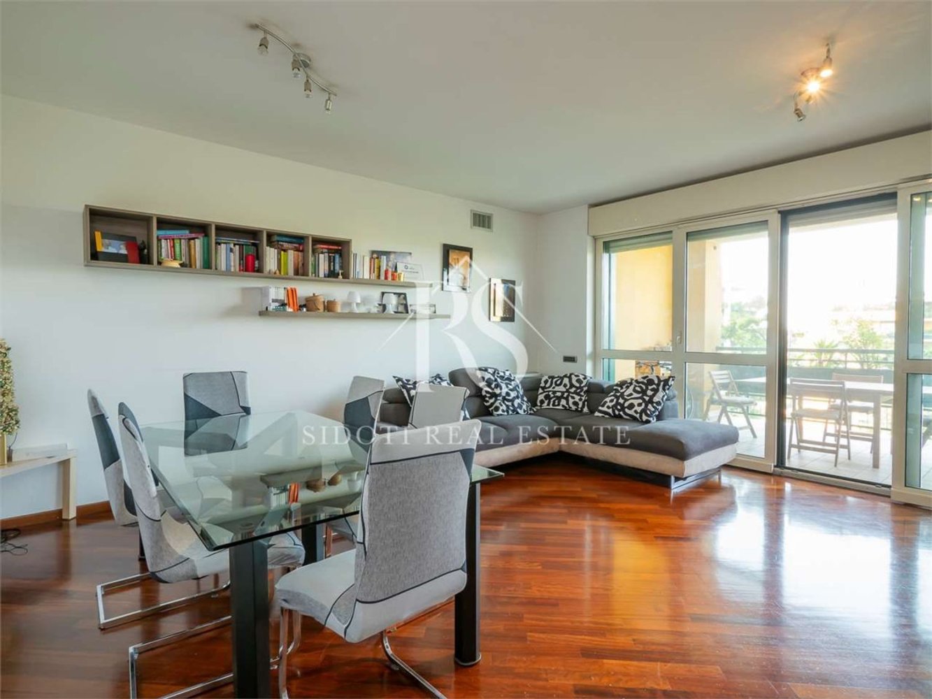 Apartamento de 4 divisões em Segrate, Italy N.º 2569