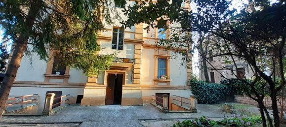 8 rooms Apartment in Foligno, Italy No. 1859 2