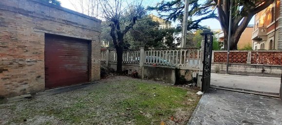 8 rooms Apartment in Foligno, Italy No. 1859 4