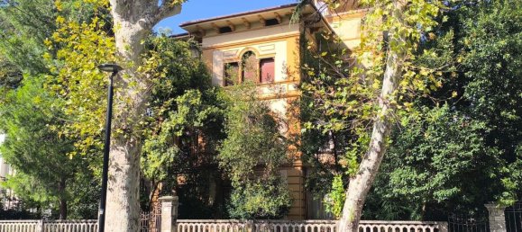 8 rooms Apartment in Foligno, Italy No. 1859 12