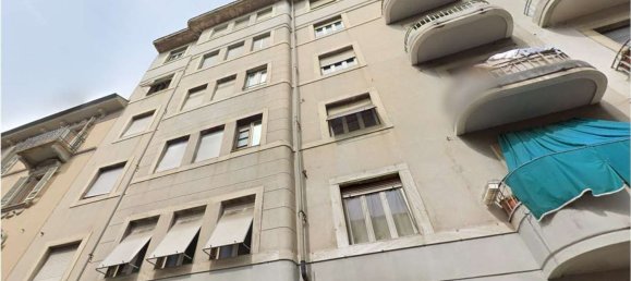 3 rooms Apartment in Turin, Italy No. 10335 5