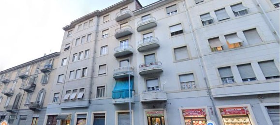 3 rooms Apartment in Turin, Italy No. 10335 3