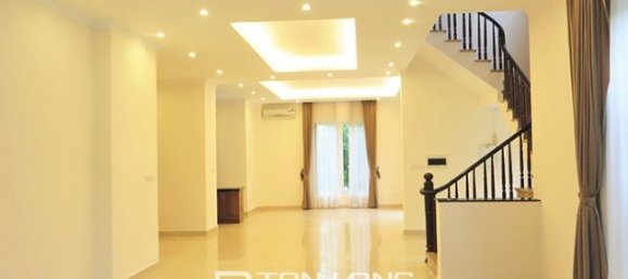 4 bedrooms Villa in Long Bien, Vietnam No. 3318 2
