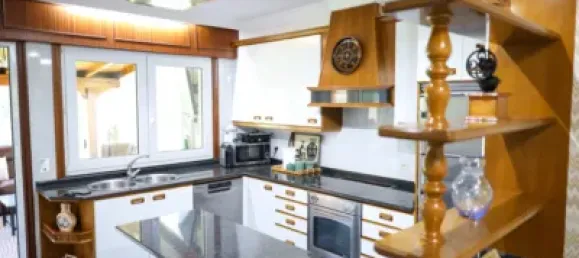 5 bedrooms House in Bergondo, Spain No. 182632 12