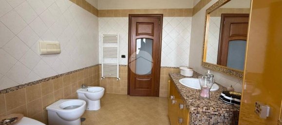 3 bedrooms Apartment in Naples, Italy No. 167559 13