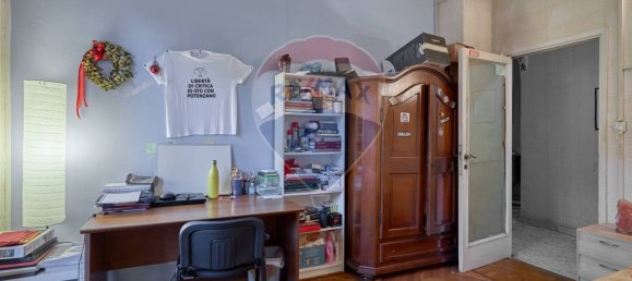 4 bedrooms Apartment in Rome, Italy No. 310970 12