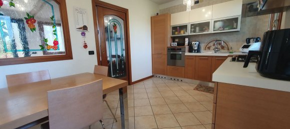 5 bedrooms House in Marcon, Italy No. 360035 6