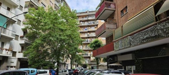 3 rooms Apartment in Rome, Italy No. 30752 3