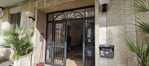 3 rooms Apartment in Rome, Italy No. 30752 4