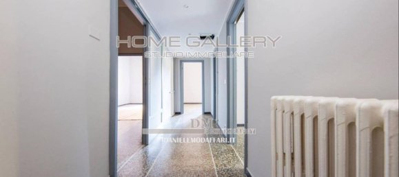6 rooms Apartment in Genoa, Italy No. 143529 8