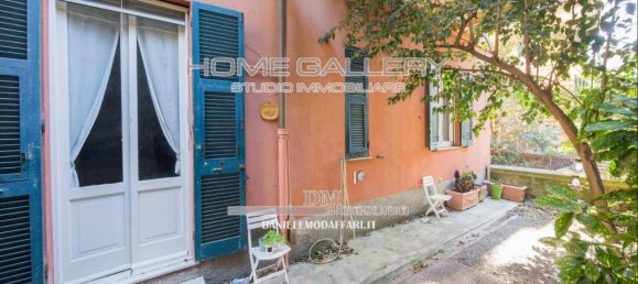 6 rooms Apartment in Genoa, Italy No. 143529 2