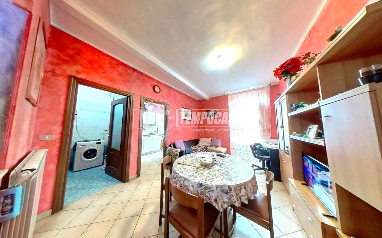 3 rooms Apartment in Turin, Italy No. 153683