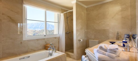 4 Schlafzimmer Villa in Benahavis, Spain, Nr. 27026 17