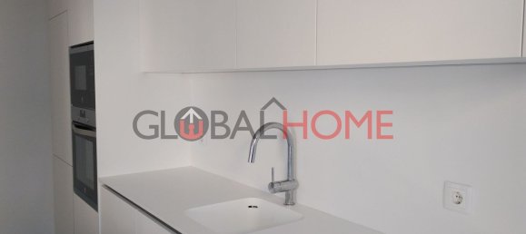 4 bedrooms Apartment in Porto, Portugal No. 78658 3