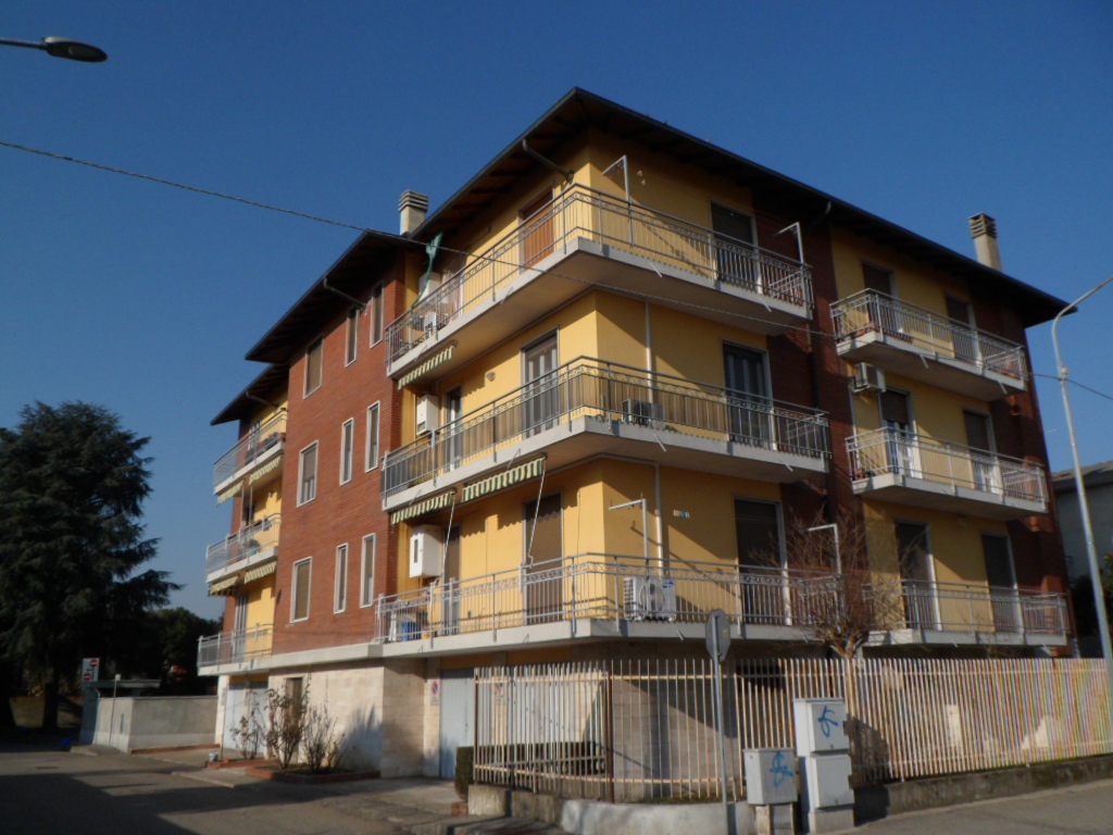Apartamento de 2 habitaciónes en Trecate, Italy No. 65717