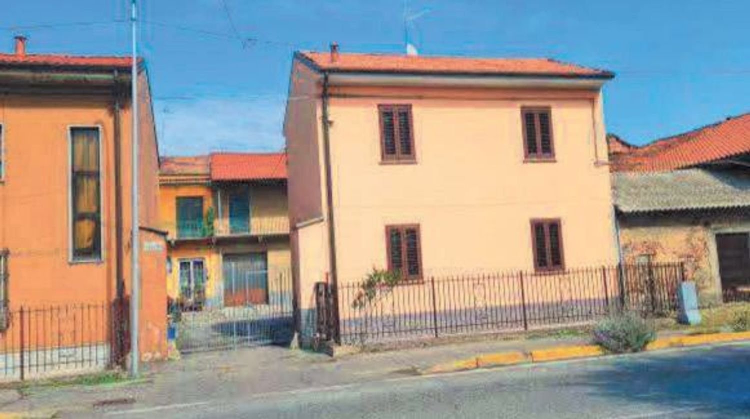 3غرفة منزل في Bareggio, Italy رقم 218986