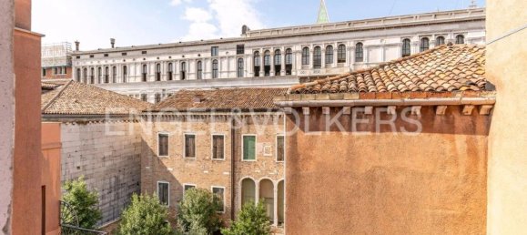 Apartamento de 3 habitaciónes en Venice, Italy No. 300123 4