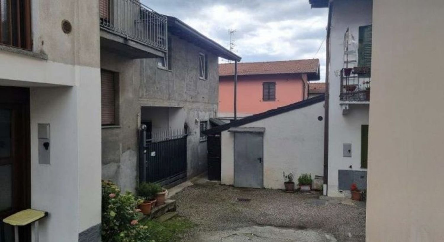 Дом с 3 комнатами в Морнаго, Италия № 3484