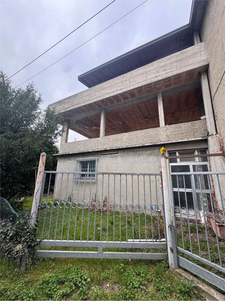 5 bedrooms House in Como, Italy No. 361892