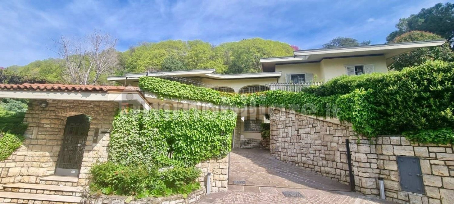 6 bedrooms Villa in Brescia, Italy No. 112207
