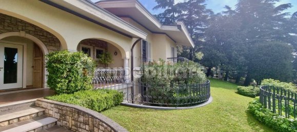 6 bedrooms Villa in Brescia, Italy No. 112207 16