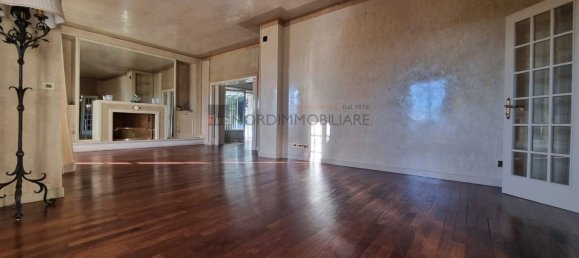 6 bedrooms Villa in Brescia, Italy No. 112207 4