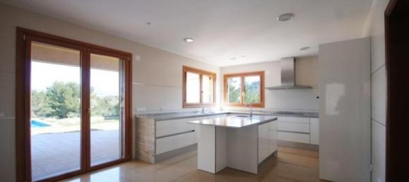 4 bedrooms Villa in Santa Ponsa, Spain No. 14216 3