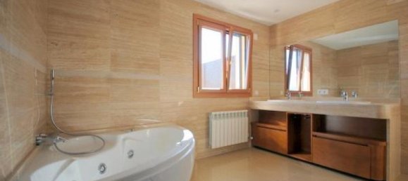 4 bedrooms Villa in Santa Ponsa, Spain No. 14216 4