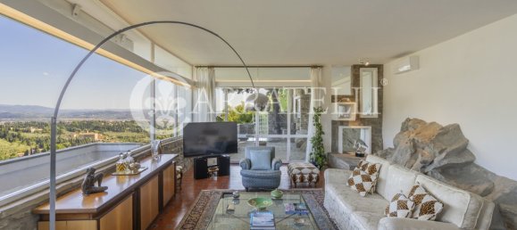 4 bedrooms Apartment in Florence, Italy No. 304064 2