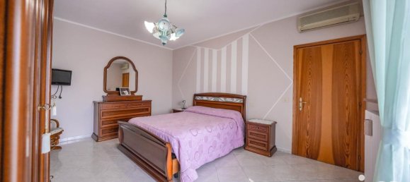 Дом с 4 комнатами в Остеллато, Италия № 35133 16