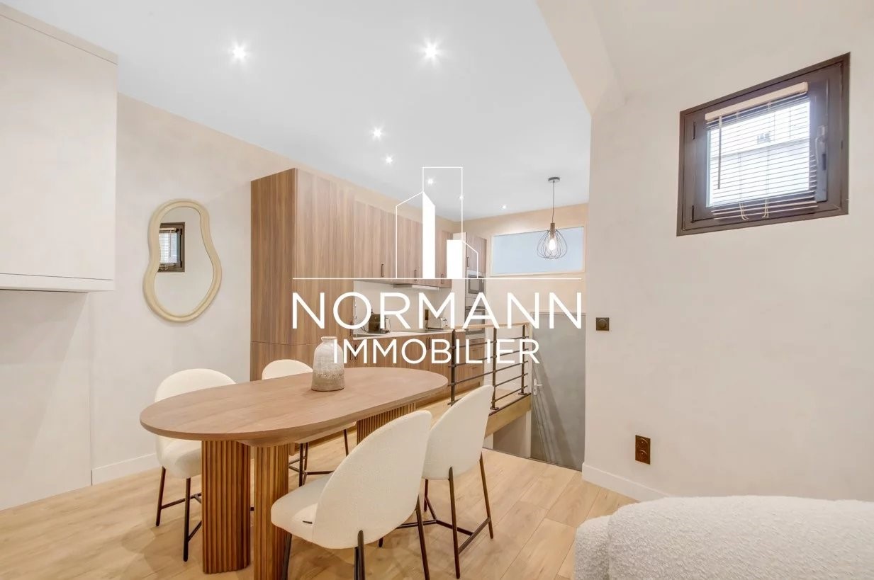 2 bedrooms Apartment in Paris, France No. 348843