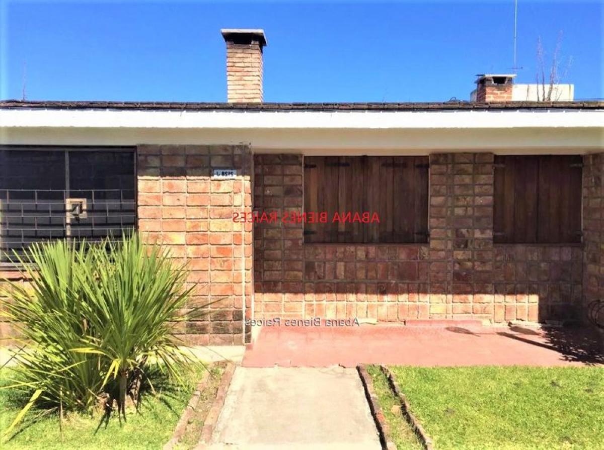 3 bedrooms Apartment in Montevideo, Uruguay No. 646