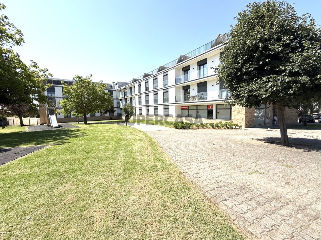 100m² Commercial property in Porto Salvo, Portugal No. 295720