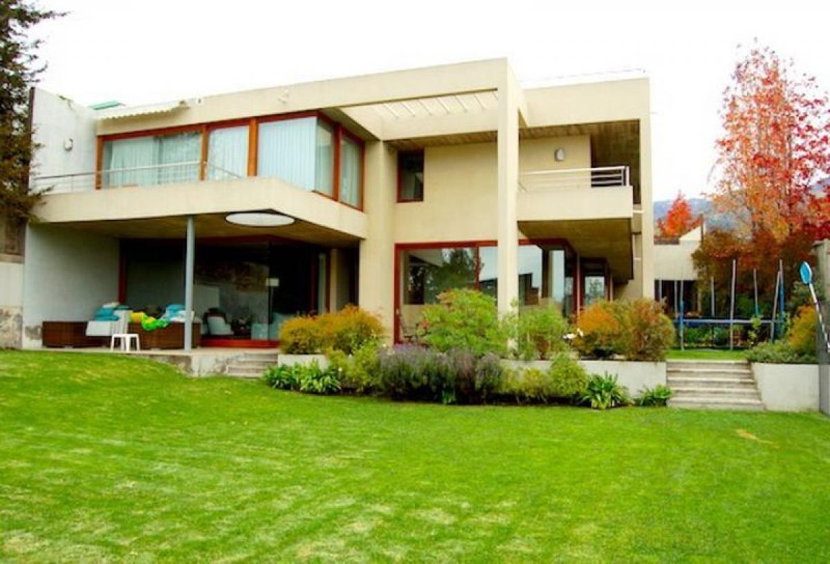 5 bedrooms House in Santiago, Chile No. 1697