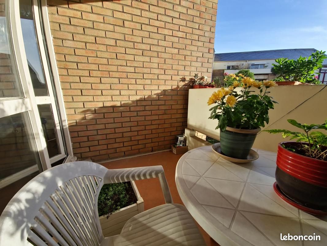 2 bedrooms Apartment in Neuilly-sur-Marne, France No. 169668