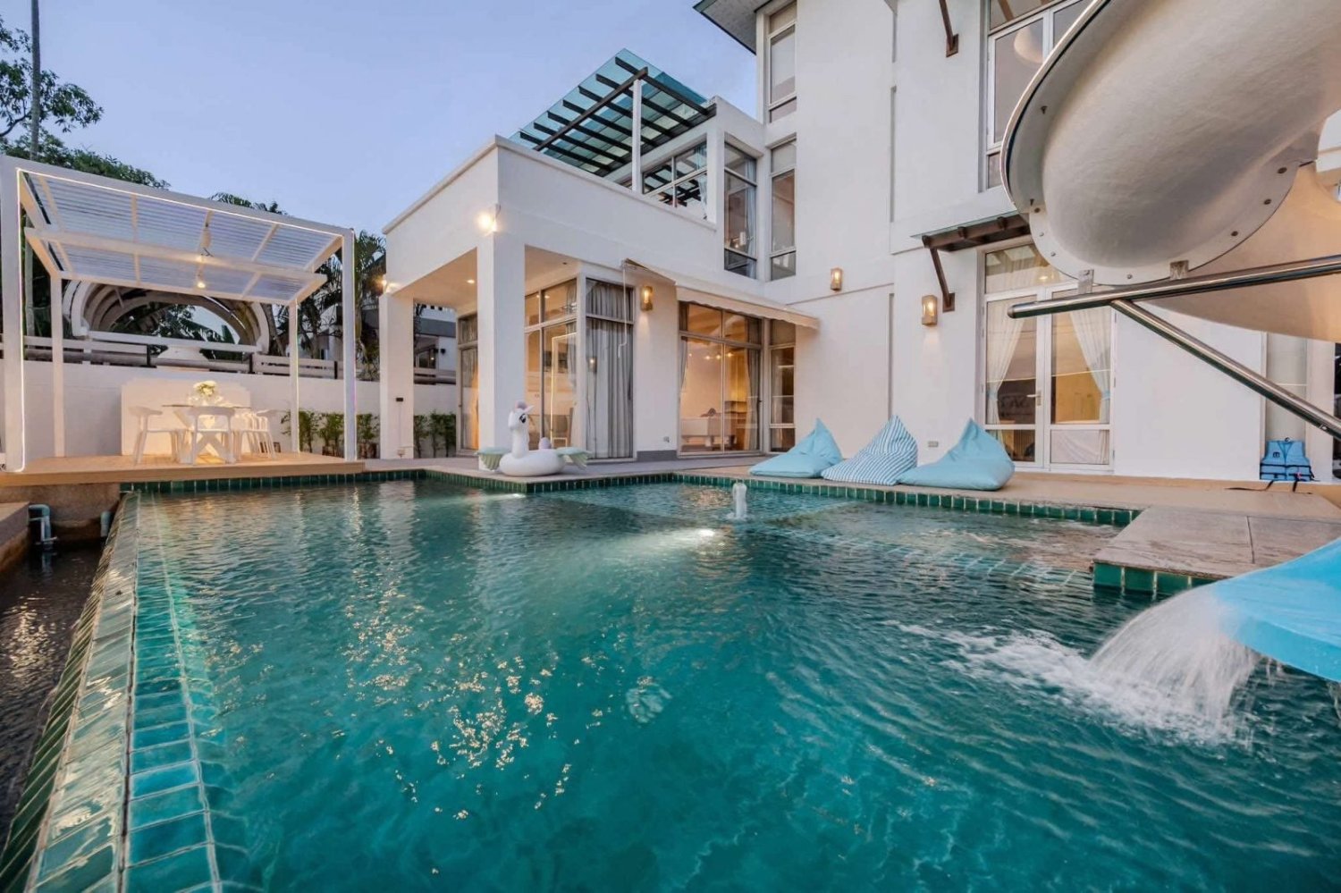 4 chambres house à louer à Pattaya, Chonburi, Eastern Thailand, Thailand № 81808