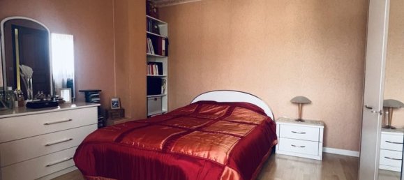 Casa de 4 dormitorios en Bobigny, France No. 178173 7