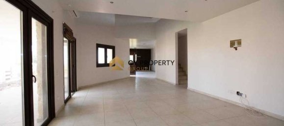 Коммерческая недвижимость с 4 спальнями в Марони, Кипр № 105262 3