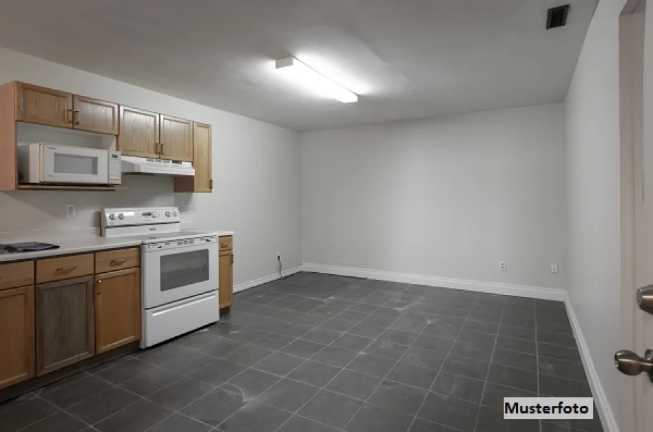 Квартира с 2 комнатами в Kitzingen, Германия № 186573