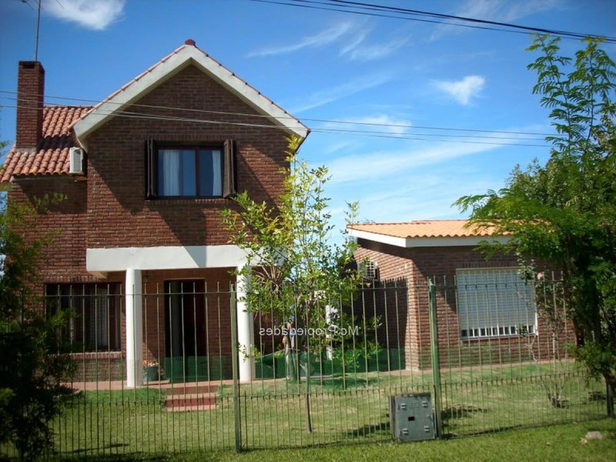 5 bedrooms House in Canelones, Uruguay No. 576