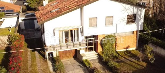 4 bedrooms Villa in Udine, Italy No. 21185 4