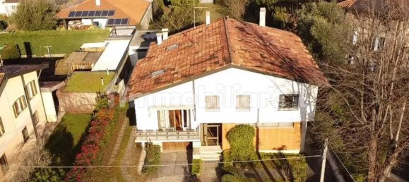 4 bedrooms Villa in Udine, Italy No. 21185 3