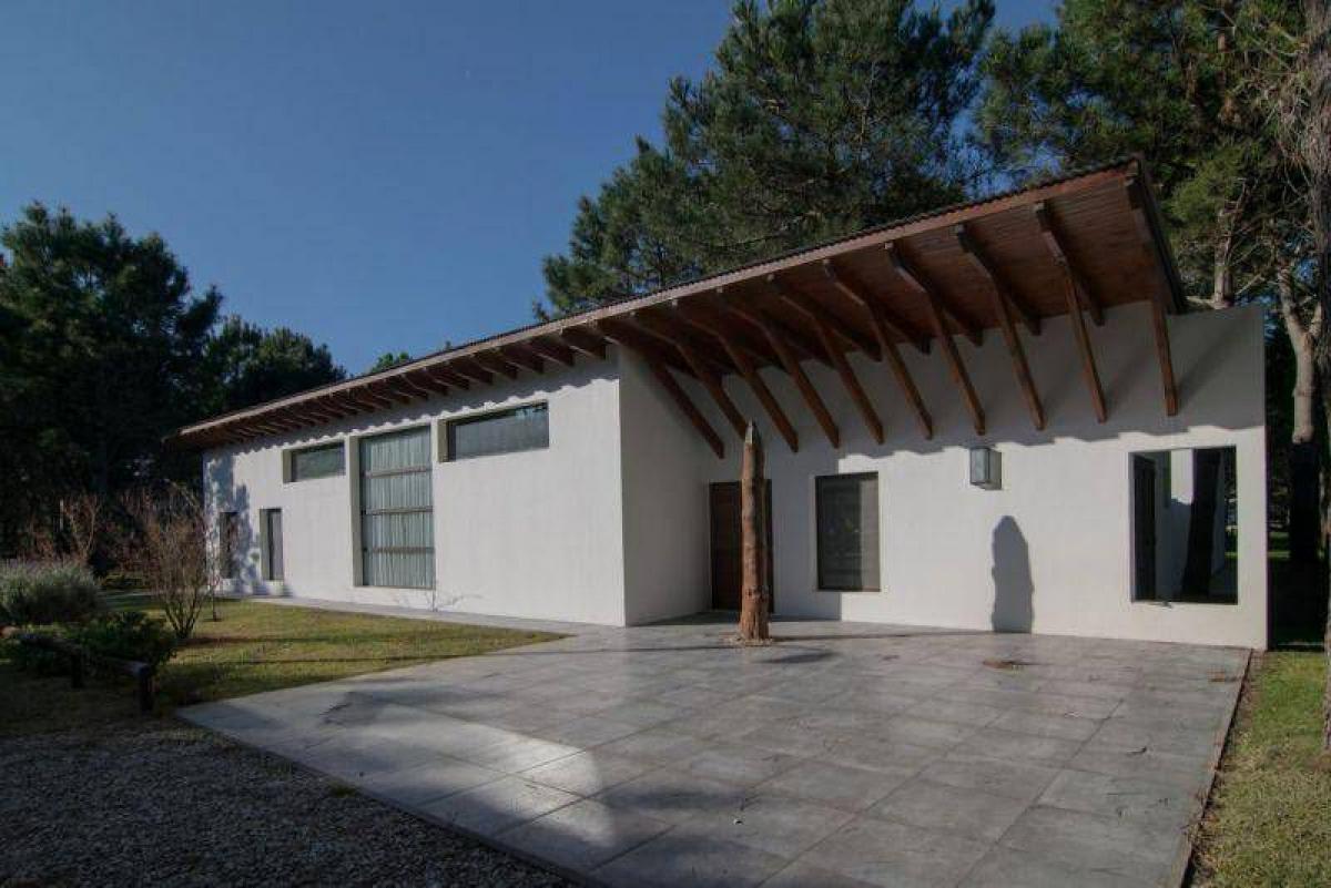 3 bedrooms House in Mar del Plata, Argentina No. 69864