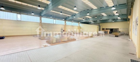 5-salle Entrepôt à Albano Sant'Alessandro, Italy No. 121902 12