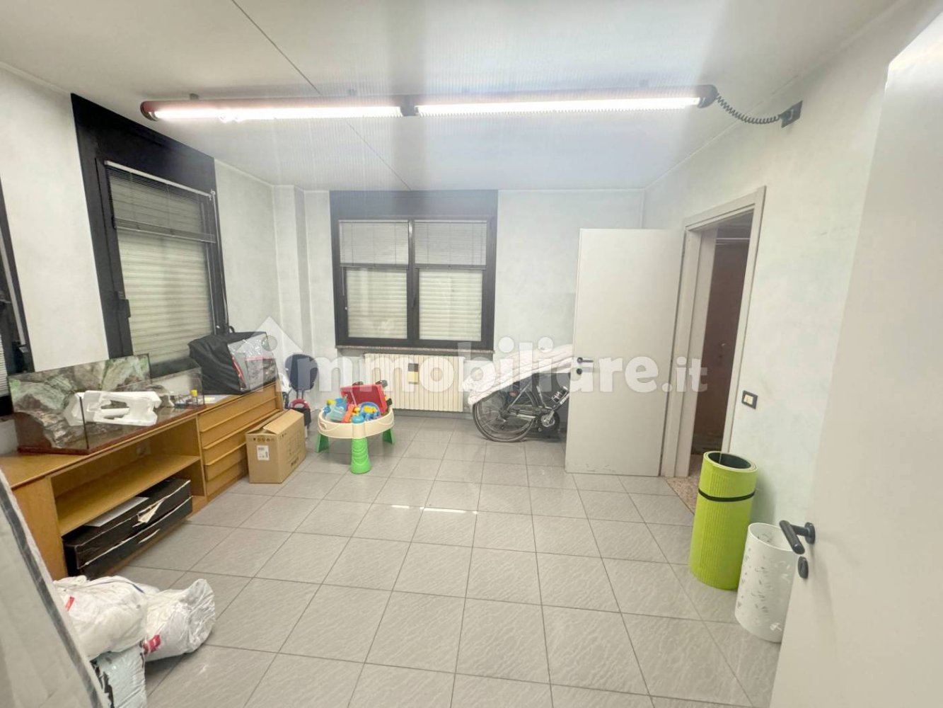 5-salle Entrepôt à Albano Sant'Alessandro, Italy No. 121902