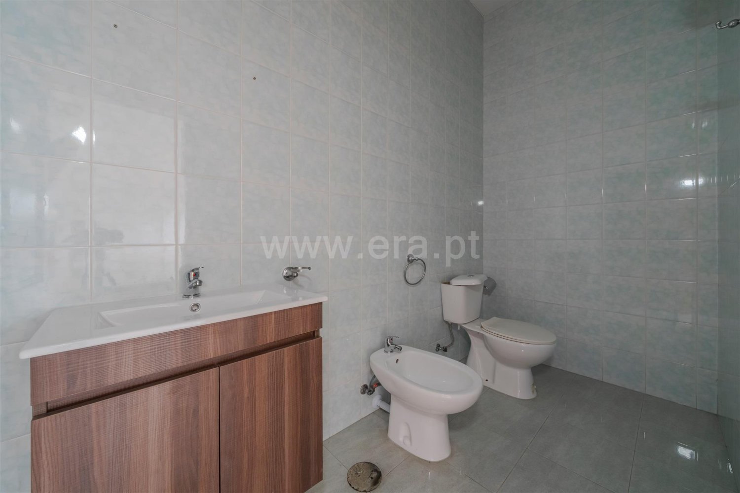 Propiedad comercial en Carvalhosa, Portugal 853 m² No. 86208